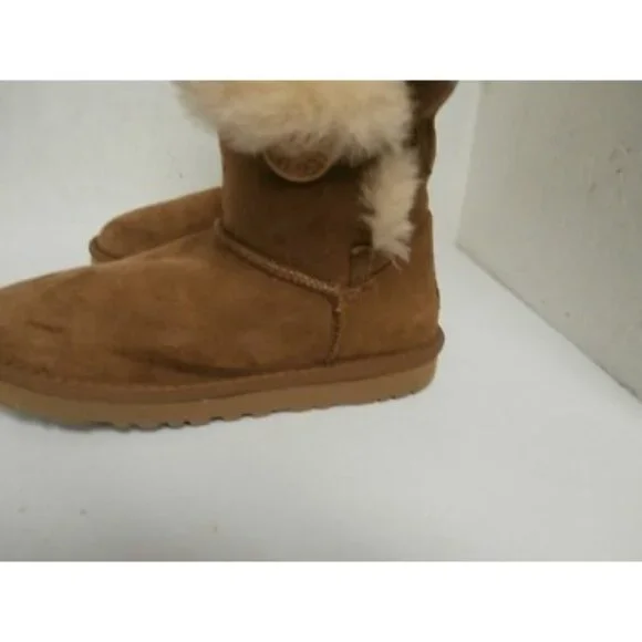 Ugg Women's 5803 Bailey Button Tan Size 6 USED!!! - Picture 4 of 7